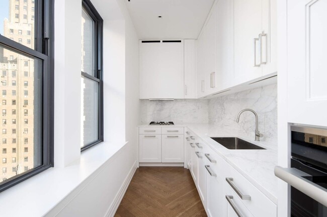 Building Photo - 235 W 75th St