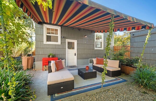 Building Photo - Rich Mediterranean Style Home - Separate Living Quarters 3 Bedrooms + office, 2 Kitchens - Walkth...