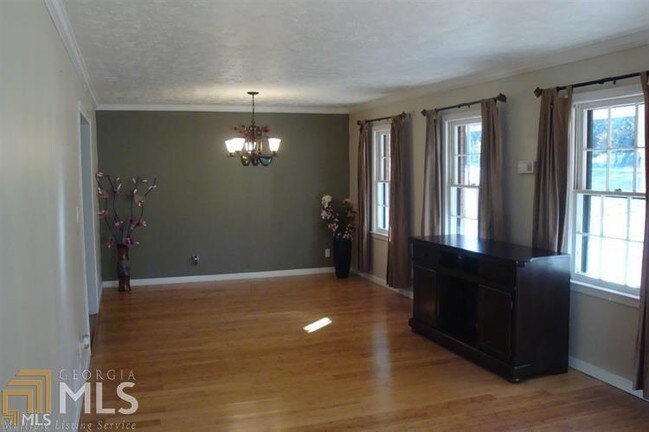 Building Photo - 2995 Riviera Dr