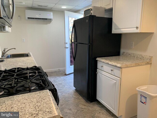 Primary Photo - 39140 Dent Rd