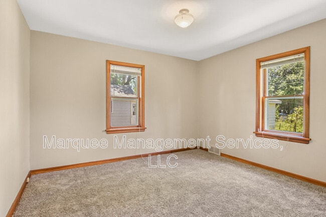 Building Photo - 534 Wilson St