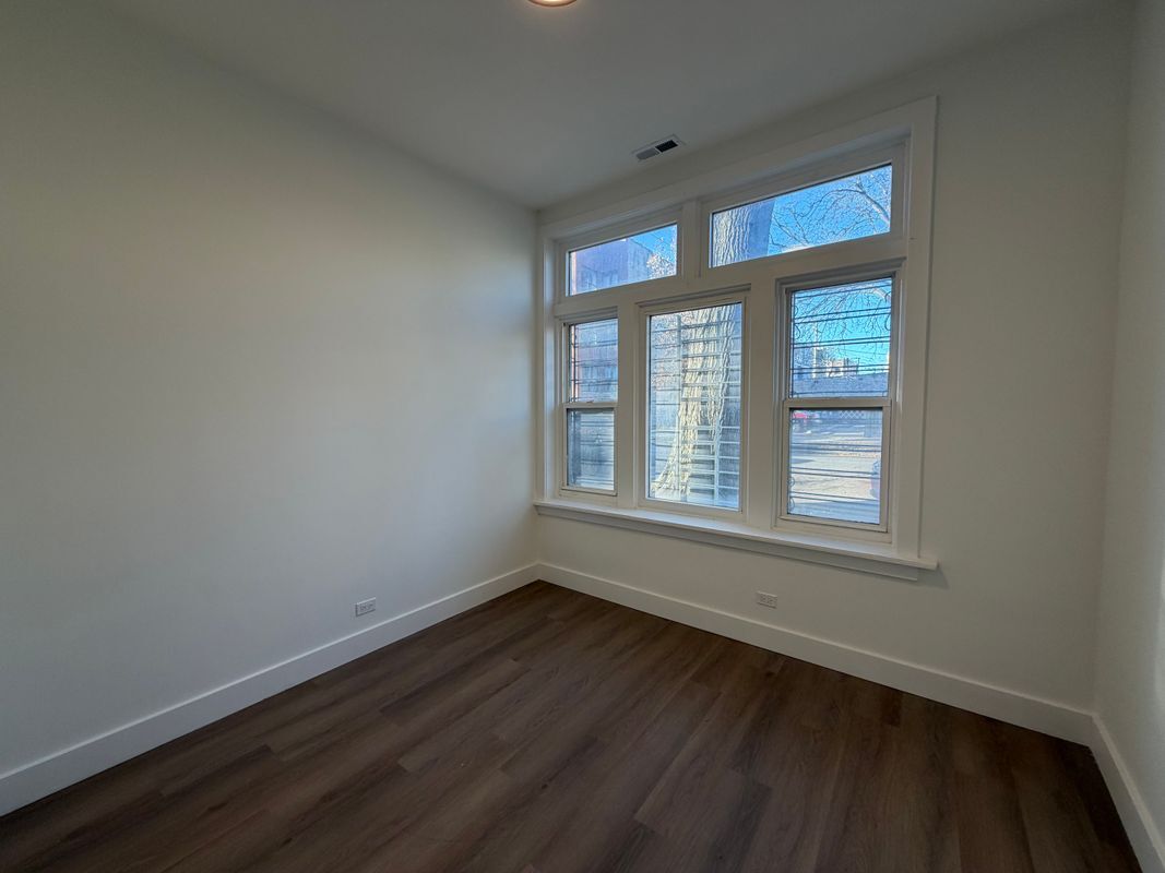 Building Photo - 3211 W Le Moyne St