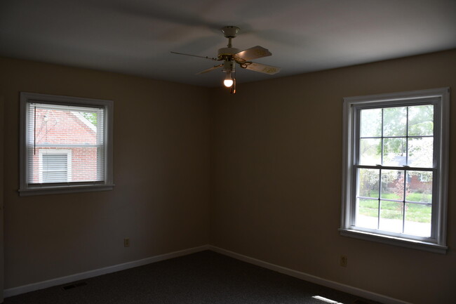 Building Photo - 181 St James Dr
