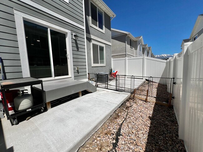 Building Photo - 3579 Cornfield Dr