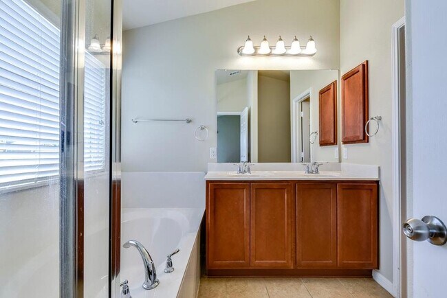 Building Photo - 18401 Friendship Hill Dr