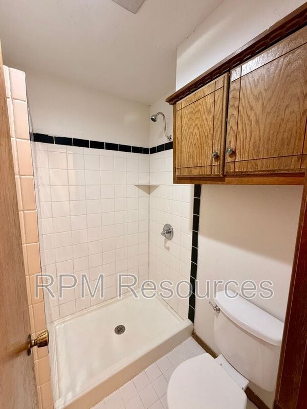 Building Photo - 7000 Woodlake Dr