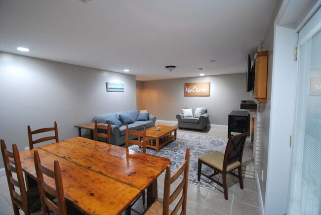 Building Photo - 13 Tanglewood Dr