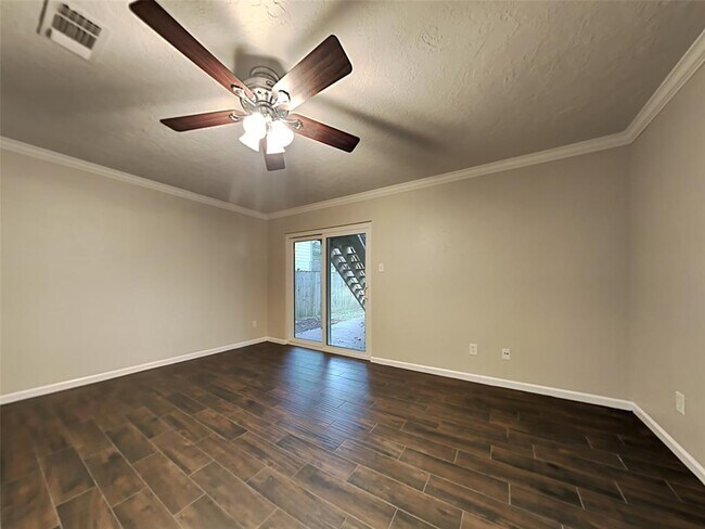 Building Photo - 11 Hickory Oak Dr