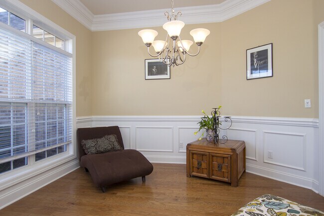 Building Photo - Exquisitely Maintained Home in the Coveted Goldsmith - Schiffman/ Hsv High school