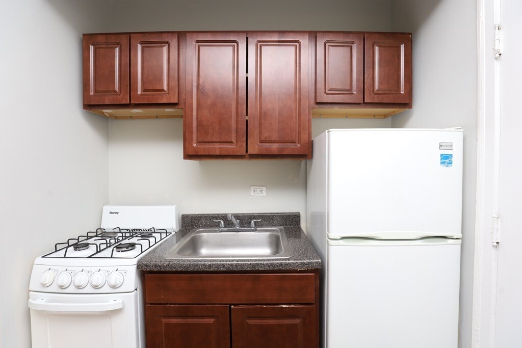 Building Photo - 4538 N Damen Ave