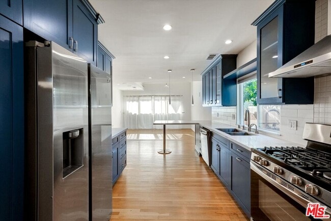 Building Photo - 5400 W 82nd St