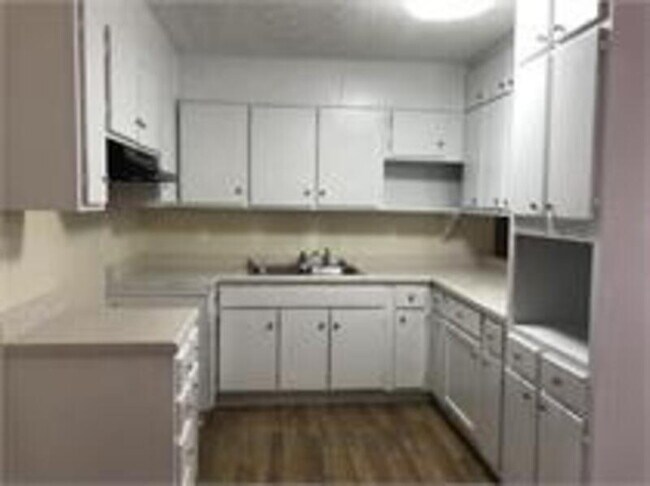 Building Photo - 6967 Dell Ct