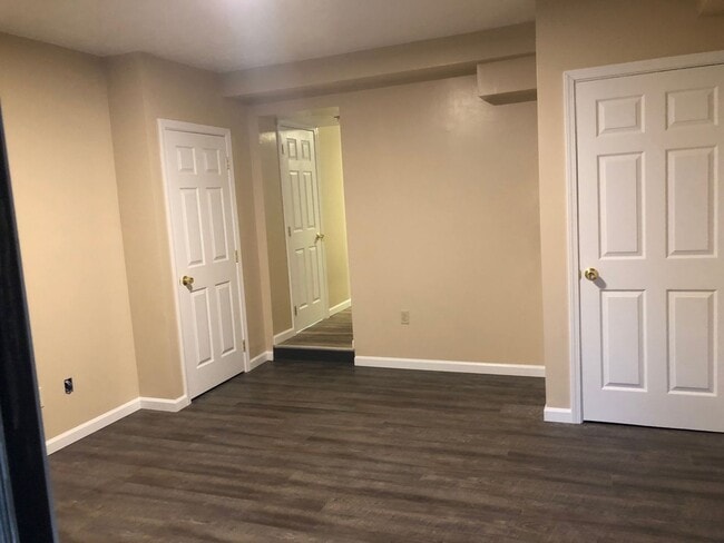 Building Photo - Brentwood 3 bedroom Duplex