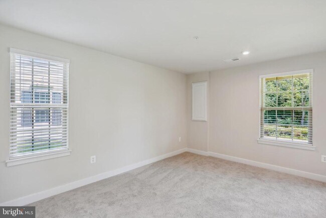 Building Photo - 19753 Grn Vlg Dr