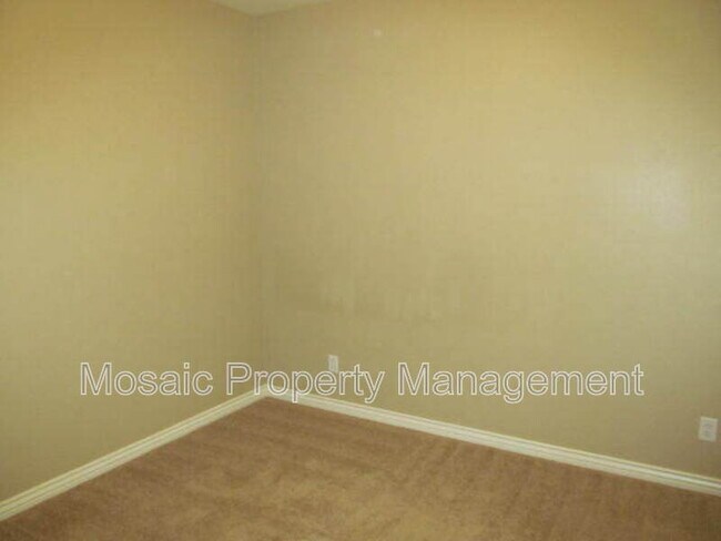 Building Photo - 2664 E Hampton Ln