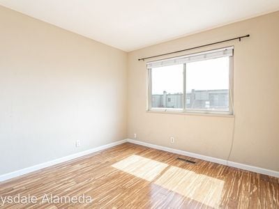 Building Photo - 1017 Kingston Ln