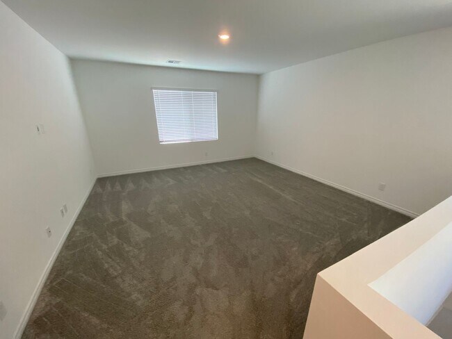 Building Photo - Beautiful 4 bed/3.5 bath home located in N...