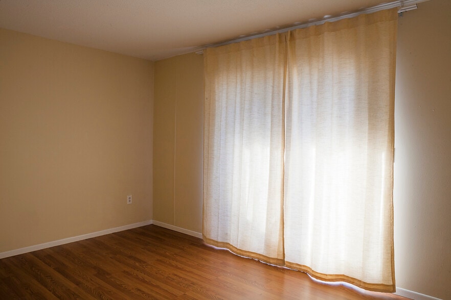 Upstairs First Bedroom - 1805 King College Rd