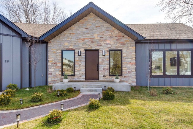 Building Photo - 19 Marina Dr