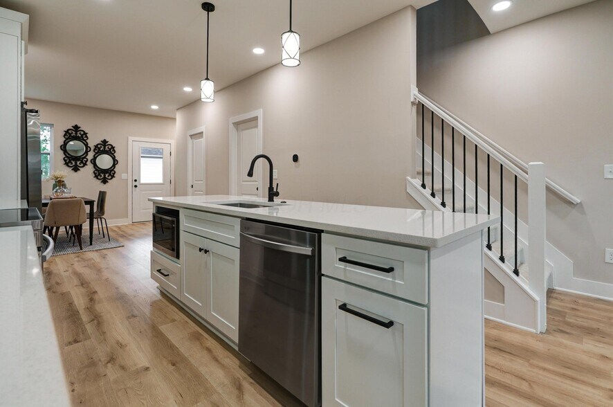 Kitchen - 2587 Dayton Ave