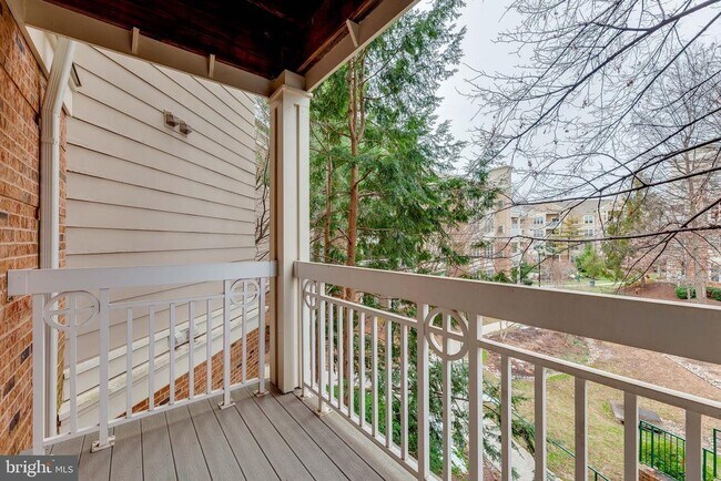 Building Photo - 2204 Westcourt Ln