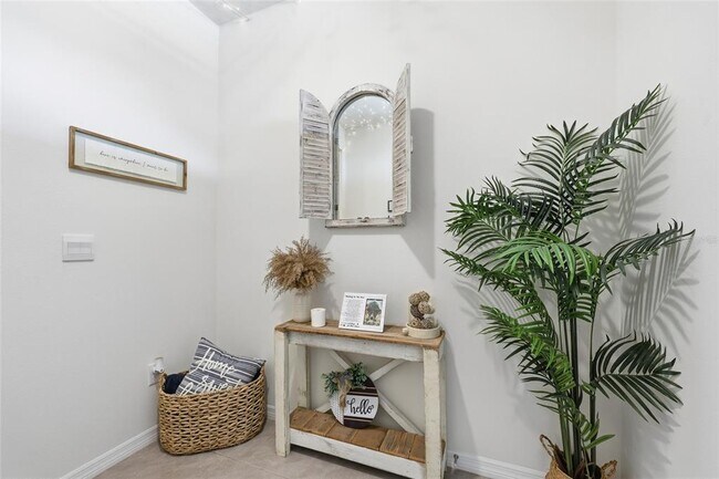 Building Photo - 32992 Major Oak Dr