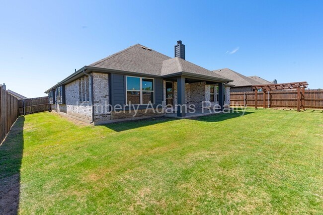 Building Photo - 213 Lariat Trail