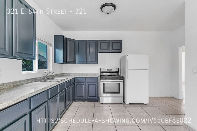 Building Photo - 321 E 84th St