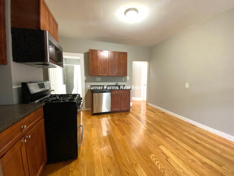 Building Photo - 270 Bowdoin St