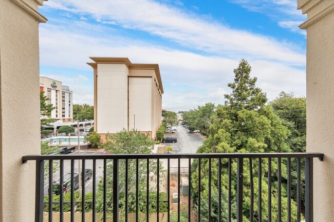 Building Photo - 799 Hammond Dr NE