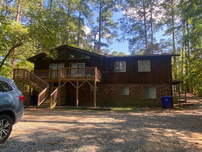 Building Photo - 206 Oleander Rd