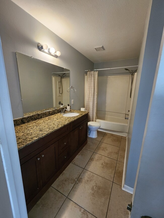 Building Photo - 455 Alt 19