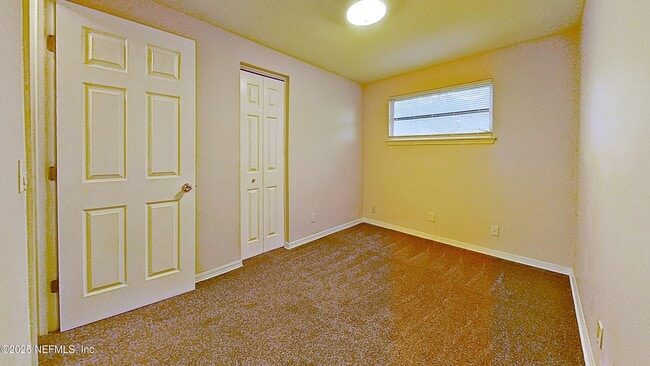Building Photo - 165 Parkwood Dr W