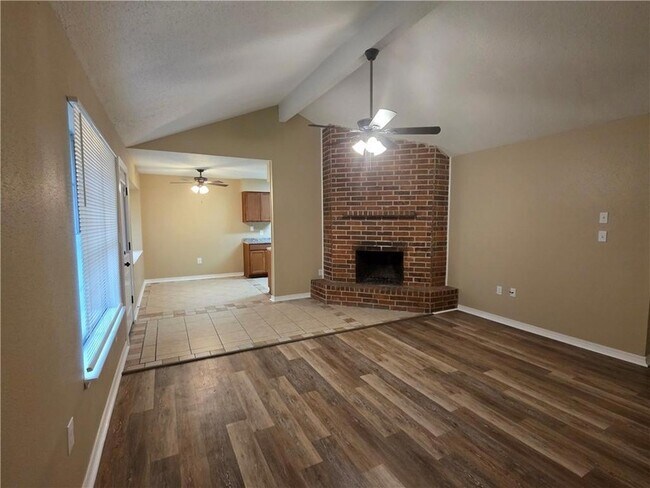 Building Photo - 133 W Queens Dr