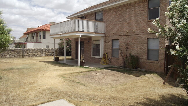 Building Photo - Northeast El Paso 3 Bed Refrig A/C by Fran...