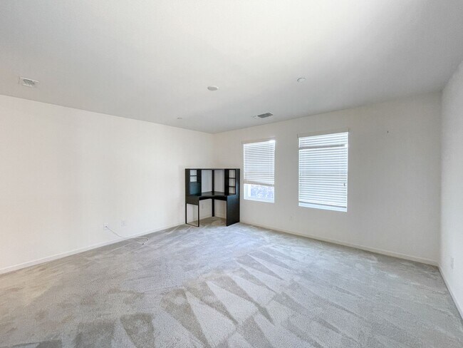 Building Photo - 4 Bedroom house in Natomas Available for R...