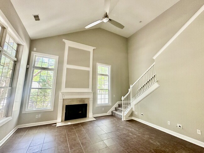 Building Photo - 4-Bedroom Home with Loft and Office for Re...