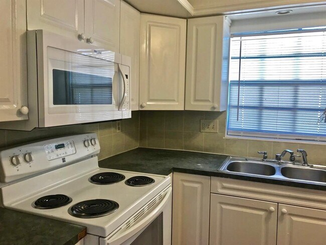 Building Photo - 3873 Prudence Dr