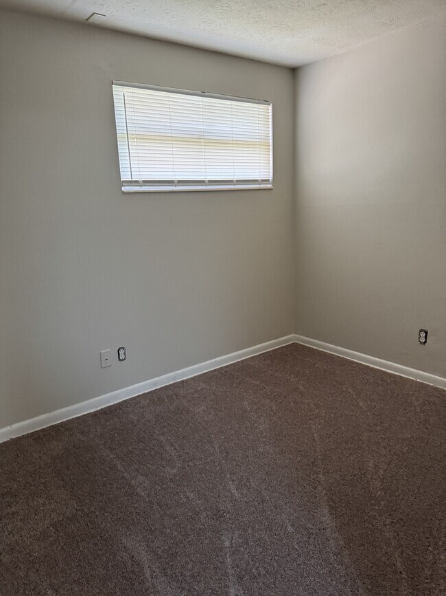 Building Photo - 325 Centura Dr