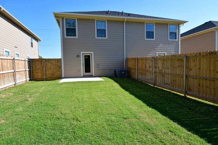 Building Photo - 213 W Forest Ave