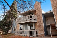 Building Photo - Beautifully Maintained Ground Level 2 Bed,...