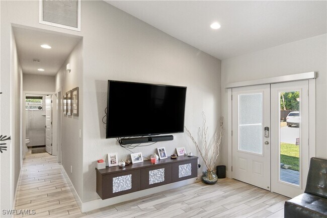 Building Photo - 10990 Goodwin St