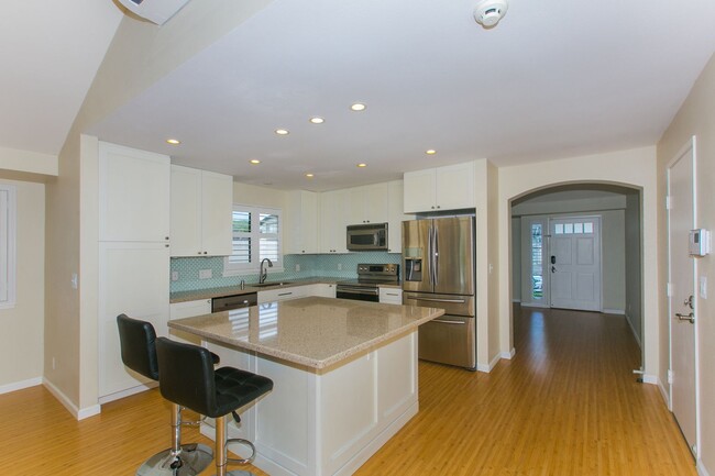 Building Photo - BACK ON MARKET**Single level spacious home...