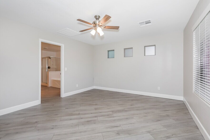 Building Photo - 1846 W Half Moon Cir