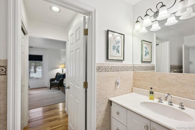 Building Photo - 12 Hildreth Rd S