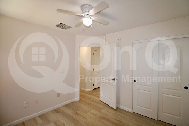 Building Photo - 2353 E Calle Sierra Del Manantial