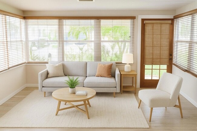 Primary Photo - 904 SE 13th St