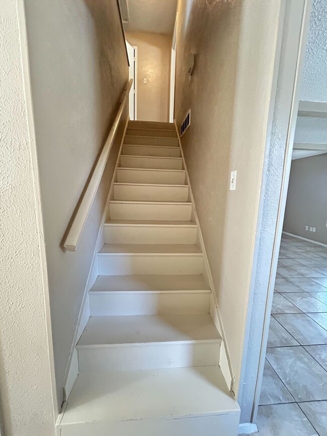 Building Photo - Well-Maintained 3-Bed / 2.5-Bath Home in Central Arlington