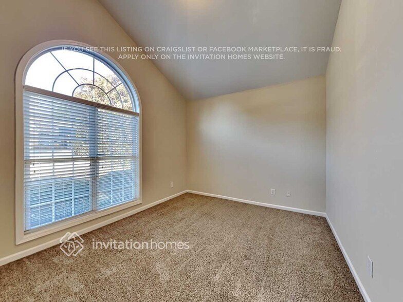 Building Photo - 1215 Chandler Ridge Dr SE