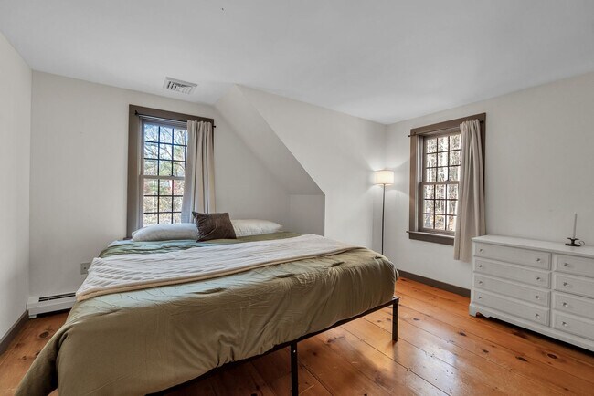 Building Photo - 73 Champeaux Rd